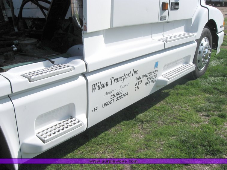 image for item 3972 1998 Volvo VNL64T420 semi tractor