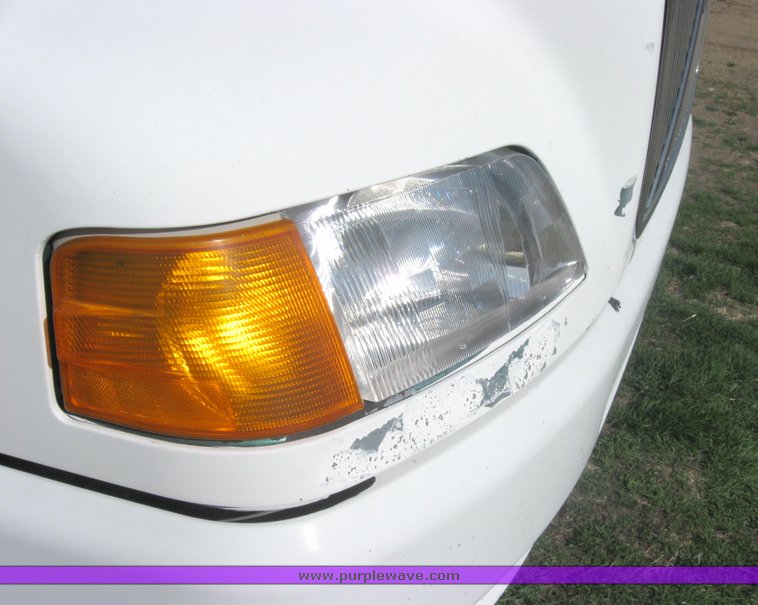 image for item 3972 1998 Volvo VNL64T420 semi tractor