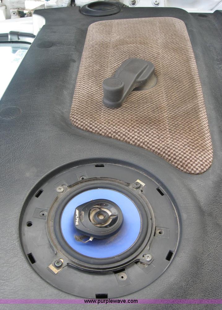 image for item 3972 1998 Volvo VNL64T420 semi tractor