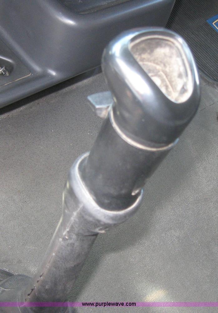 image for item 3972 1998 Volvo VNL64T420 semi tractor