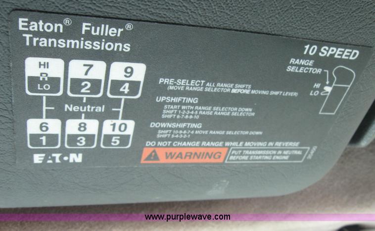 image for item 3972 1998 Volvo VNL64T420 semi tractor