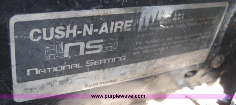 image for item 3972 1998 Volvo VNL64T420 semi tractor