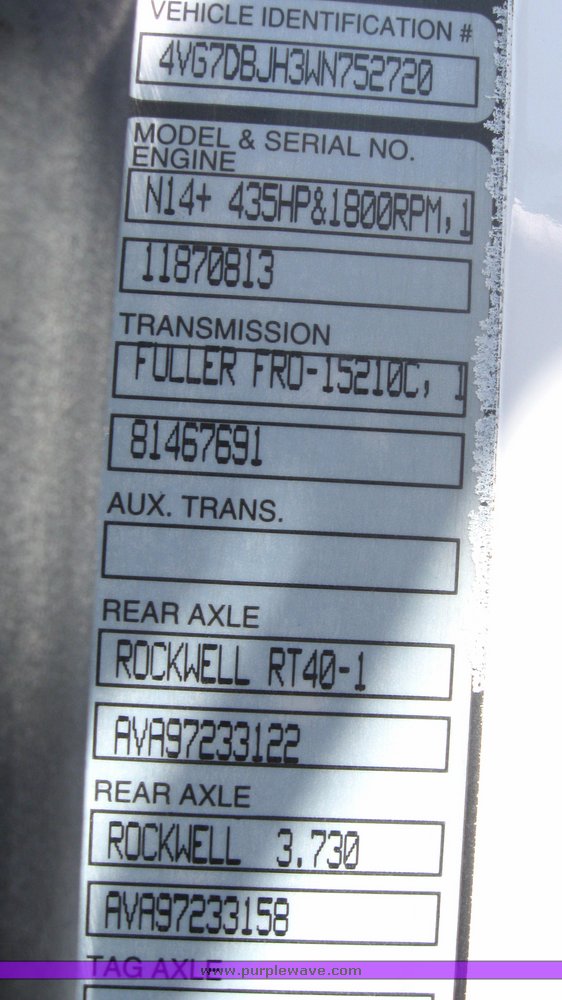 image for item 3972 1998 Volvo VNL64T420 semi tractor