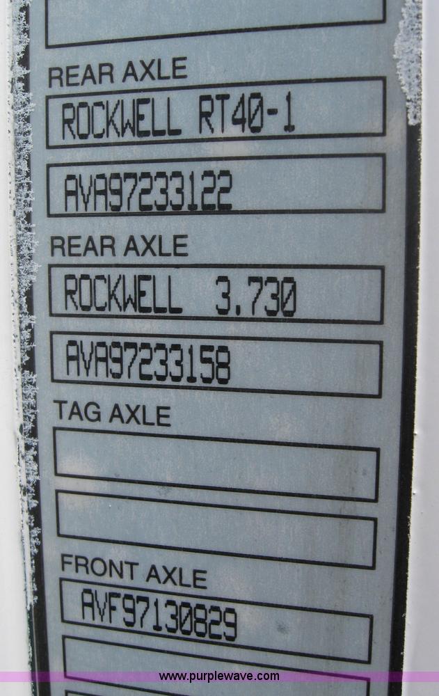 image for item 3972 1998 Volvo VNL64T420 semi tractor