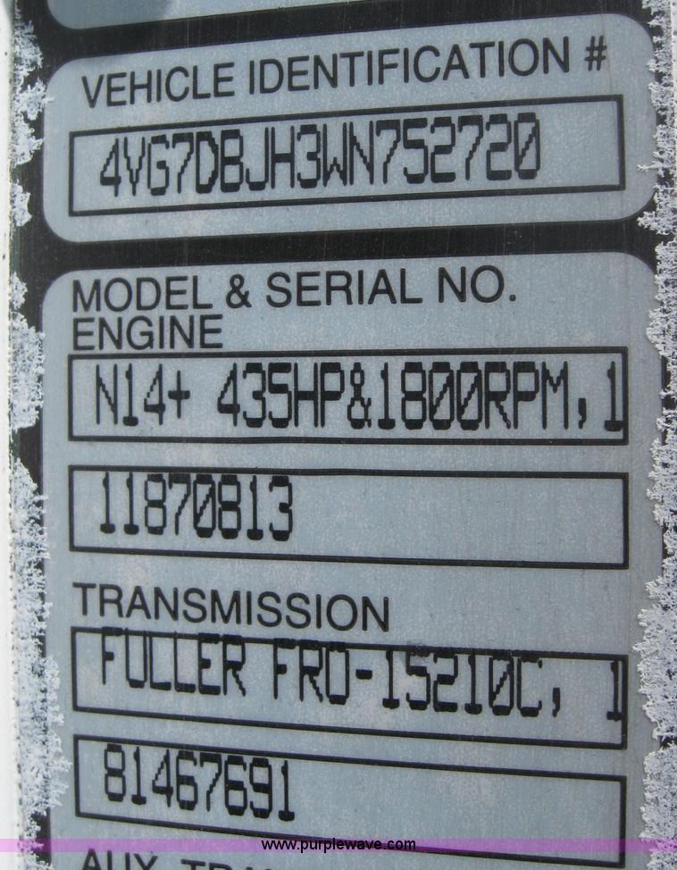 image for item 3972 1998 Volvo VNL64T420 semi tractor