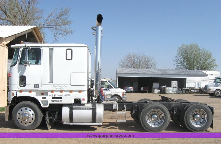 image for item 3973 1987 Ford High Tilt CLT9000 semi tractor