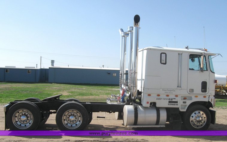 image for item 3973 1987 Ford High Tilt CLT9000 semi tractor