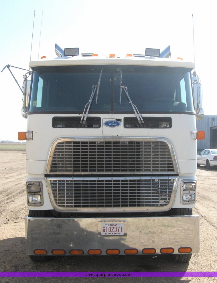 image for item 3973 1987 Ford High Tilt CLT9000 semi tractor