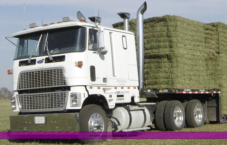 image for item 3973 1987 Ford High Tilt CLT9000 semi tractor