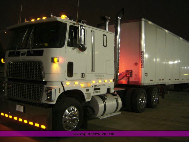 image for item 3973 1987 Ford High Tilt CLT9000 semi tractor