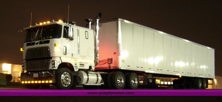 image for item 3973 1987 Ford High Tilt CLT9000 semi tractor