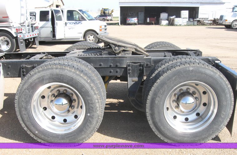 image for item 3973 1987 Ford High Tilt CLT9000 semi tractor