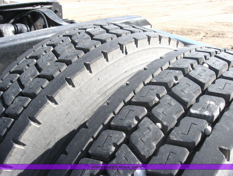 image for item 3973 1987 Ford High Tilt CLT9000 semi tractor