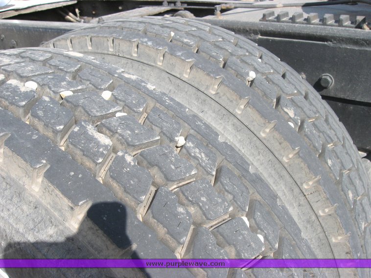 image for item 3973 1987 Ford High Tilt CLT9000 semi tractor