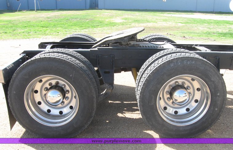 image for item 3973 1987 Ford High Tilt CLT9000 semi tractor