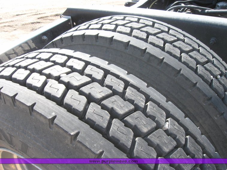 image for item 3973 1987 Ford High Tilt CLT9000 semi tractor