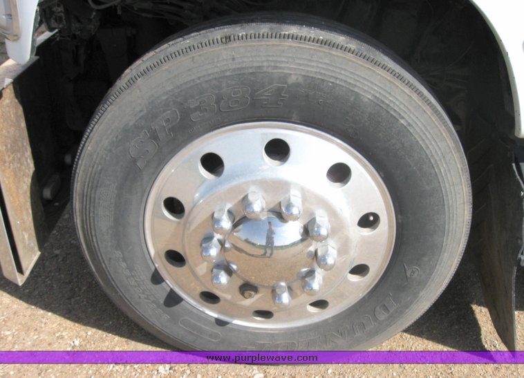 image for item 3973 1987 Ford High Tilt CLT9000 semi tractor