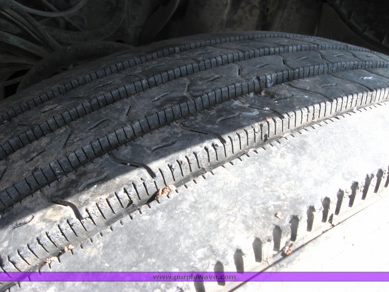 image for item 3973 1987 Ford High Tilt CLT9000 semi tractor