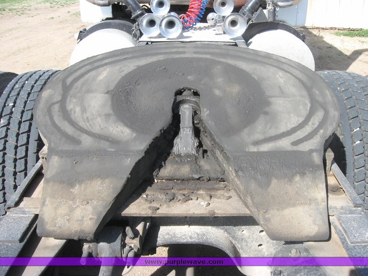 image for item 3973 1987 Ford High Tilt CLT9000 semi tractor