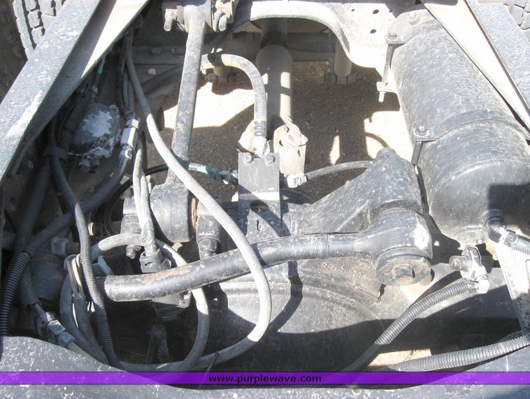 image for item 3973 1987 Ford High Tilt CLT9000 semi tractor