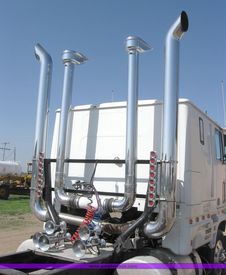 image for item 3973 1987 Ford High Tilt CLT9000 semi tractor