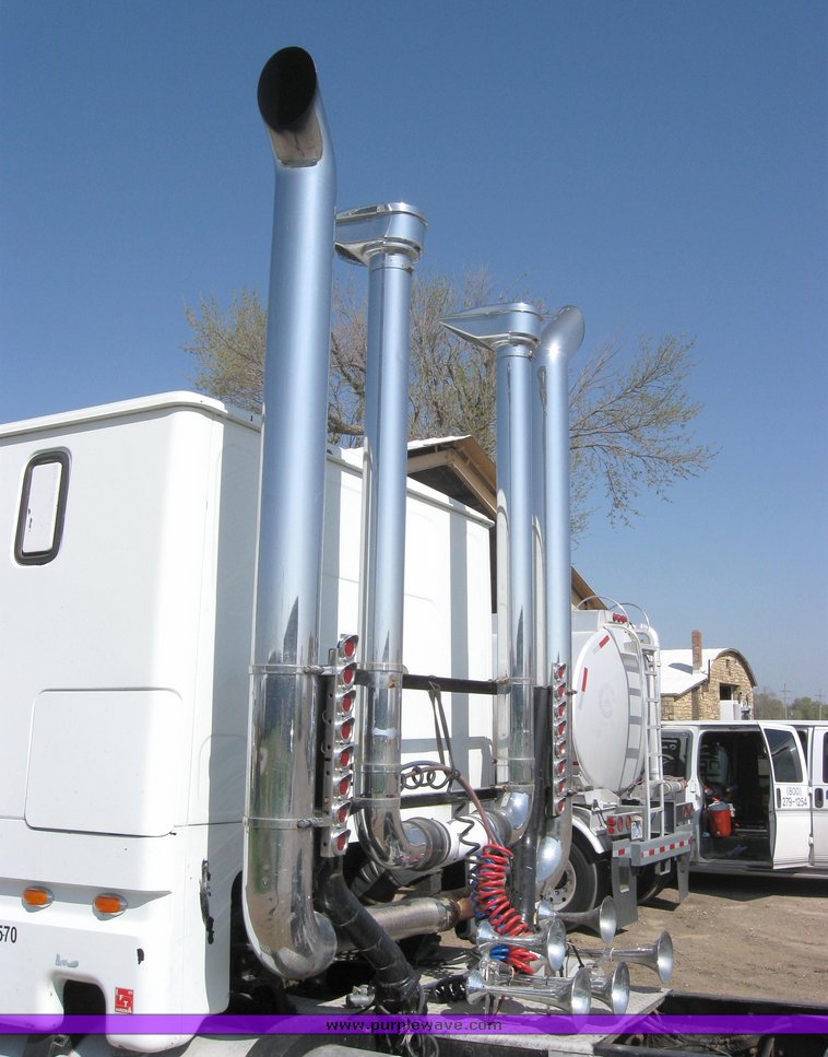 image for item 3973 1987 Ford High Tilt CLT9000 semi tractor