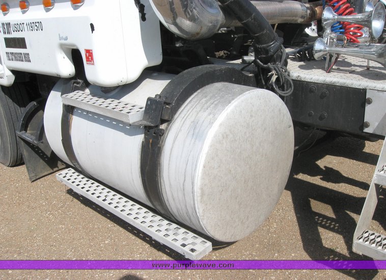 image for item 3973 1987 Ford High Tilt CLT9000 semi tractor