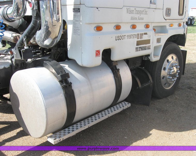 image for item 3973 1987 Ford High Tilt CLT9000 semi tractor