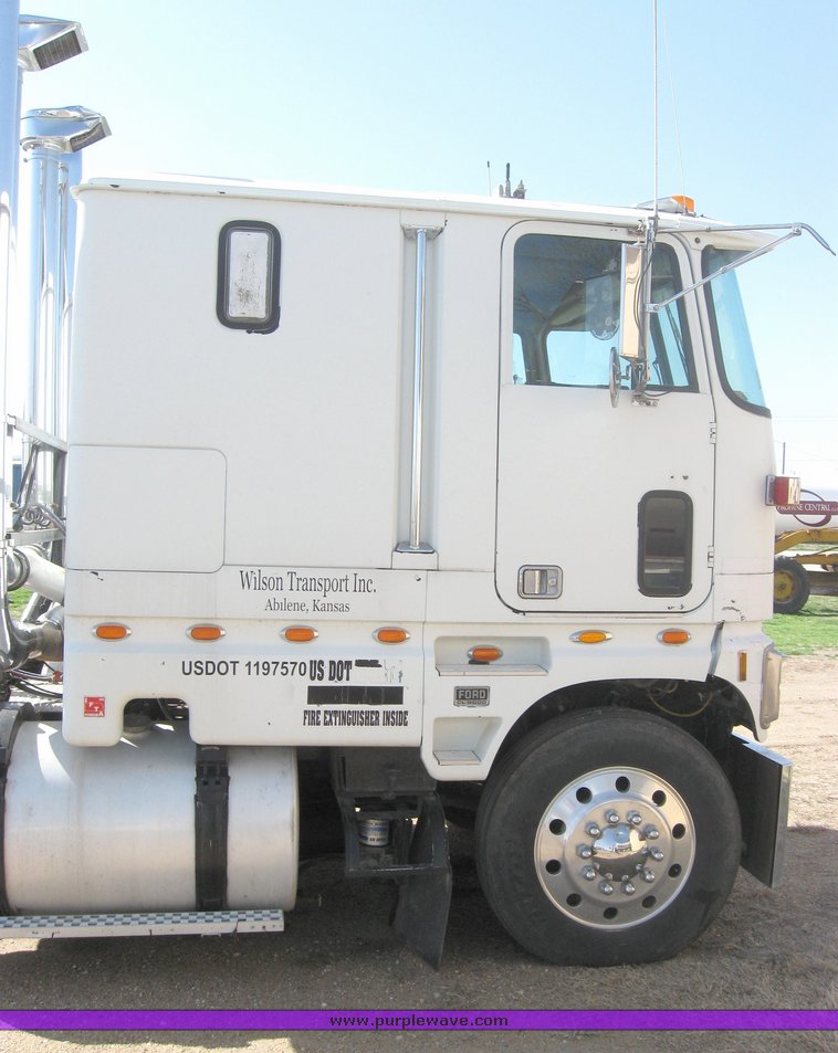 image for item 3973 1987 Ford High Tilt CLT9000 semi tractor