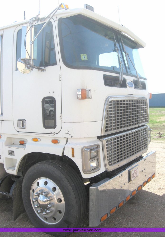 image for item 3973 1987 Ford High Tilt CLT9000 semi tractor