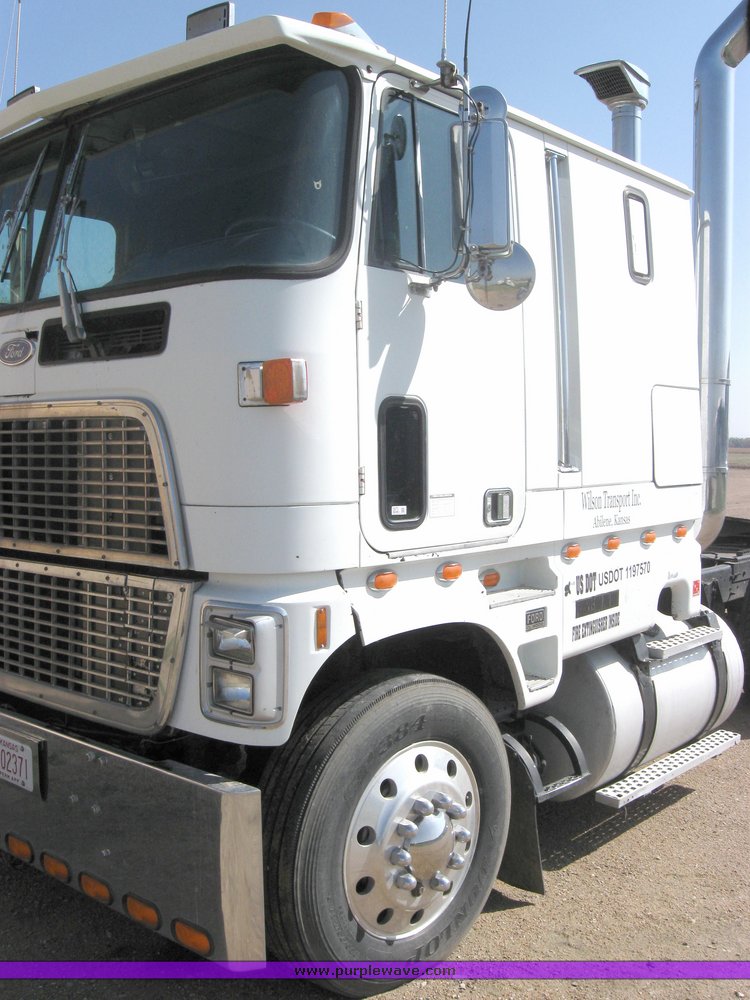 image for item 3973 1987 Ford High Tilt CLT9000 semi tractor