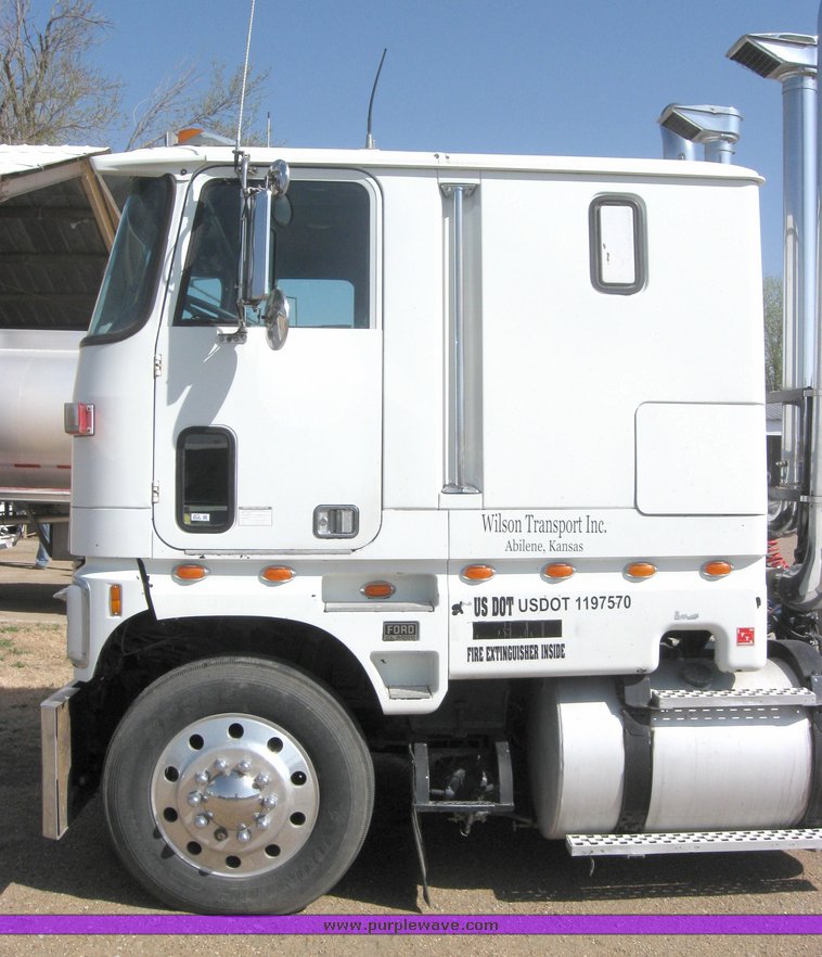 image for item 3973 1987 Ford High Tilt CLT9000 semi tractor