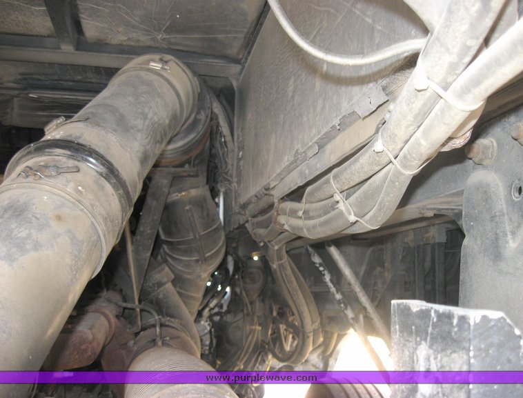 image for item 3973 1987 Ford High Tilt CLT9000 semi tractor