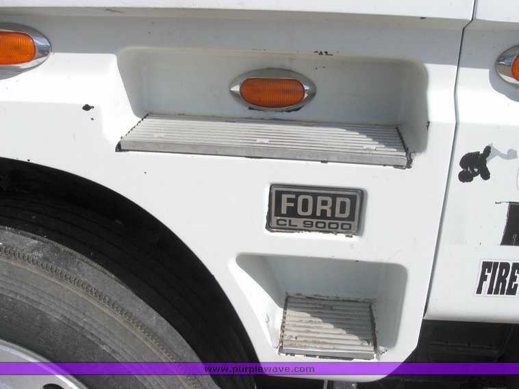 image for item 3973 1987 Ford High Tilt CLT9000 semi tractor