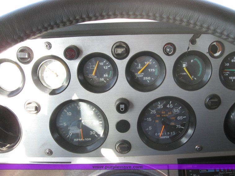 image for item 3973 1987 Ford High Tilt CLT9000 semi tractor