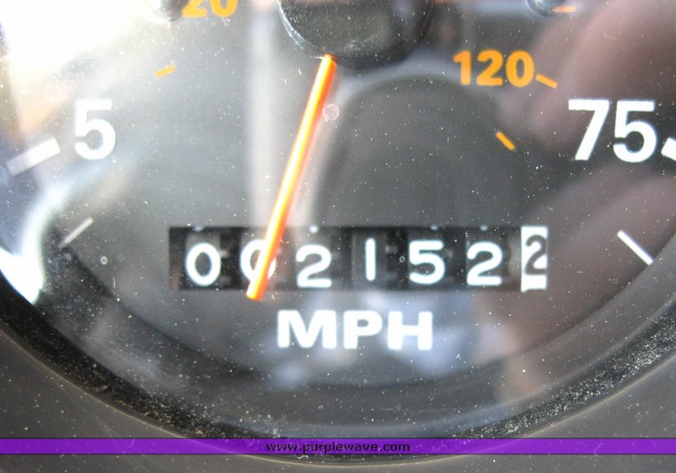 image for item 3973 1987 Ford High Tilt CLT9000 semi tractor