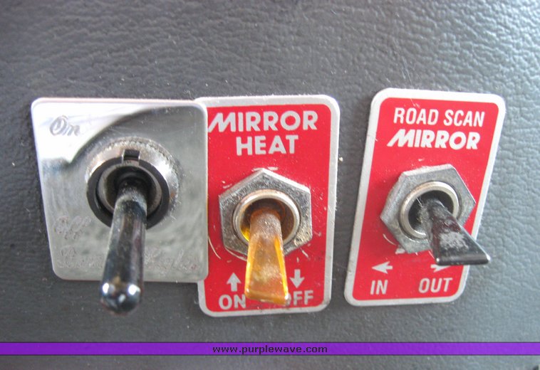 image for item 3973 1987 Ford High Tilt CLT9000 semi tractor