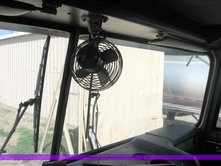 image for item 3973 1987 Ford High Tilt CLT9000 semi tractor