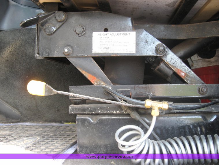 image for item 3973 1987 Ford High Tilt CLT9000 semi tractor