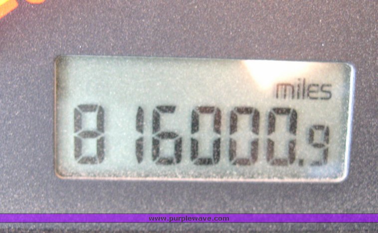 image for item 3977 2000 Volvo VNL64T610 semi tractor