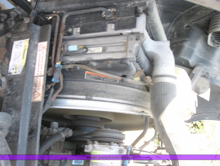 image for item 3977 2000 Volvo VNL64T610 semi tractor