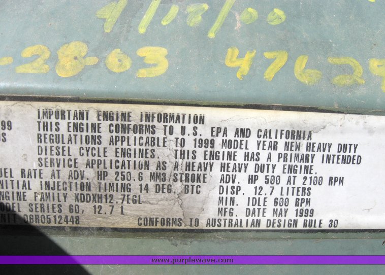 image for item 3977 2000 Volvo VNL64T610 semi tractor