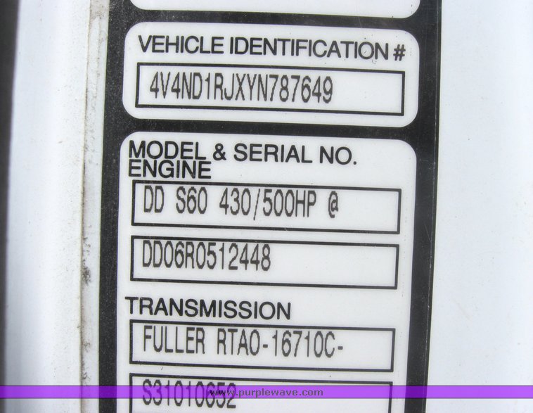 image for item 3977 2000 Volvo VNL64T610 semi tractor