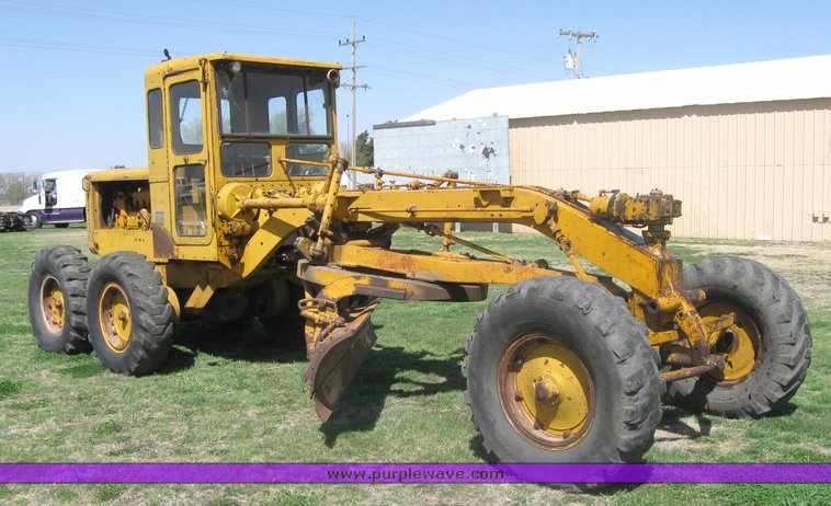 image for item 3978 1955 Caterpillar 12T motor grader