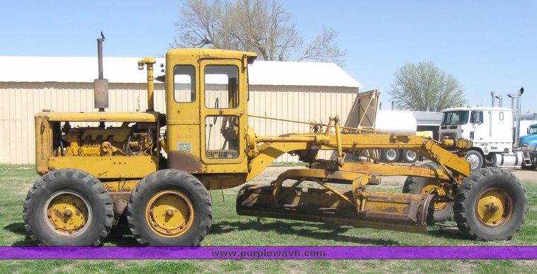 image for item 3978 1955 Caterpillar 12T motor grader