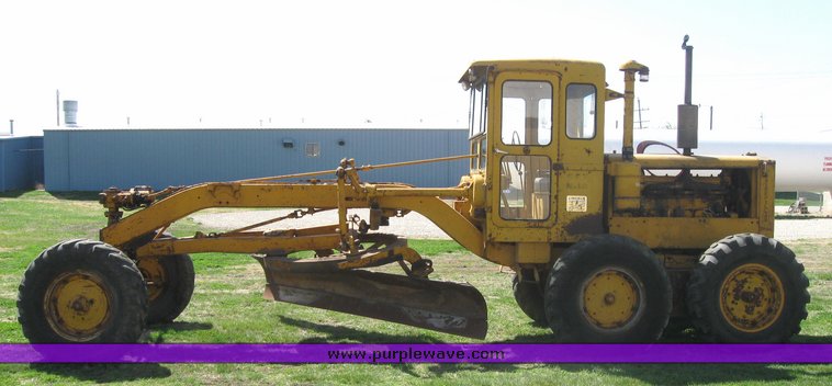 image for item 3978 1955 Caterpillar 12T motor grader