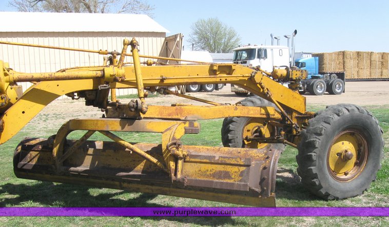 image for item 3978 1955 Caterpillar 12T motor grader