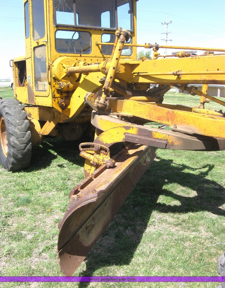 image for item 3978 1955 Caterpillar 12T motor grader