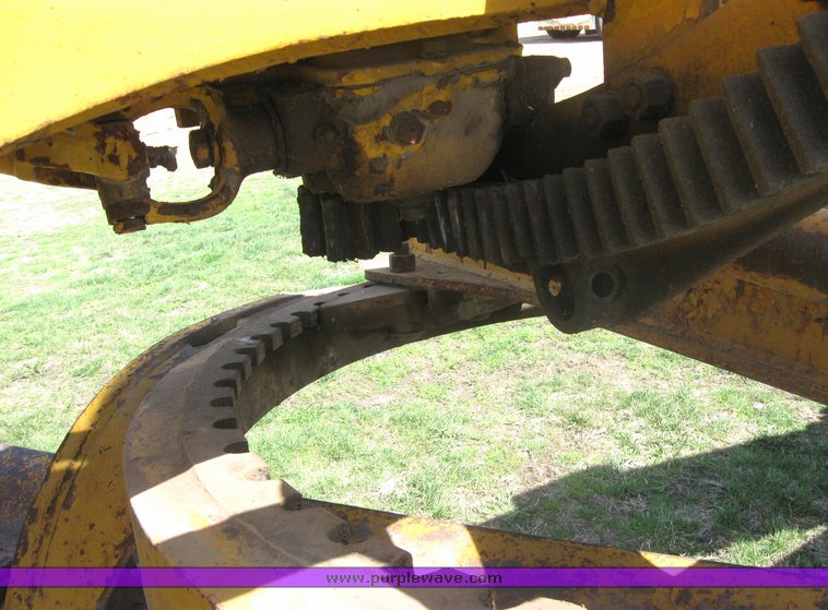 image for item 3978 1955 Caterpillar 12T motor grader
