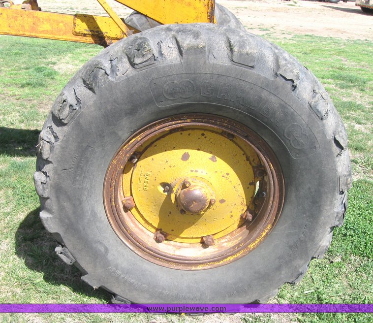 image for item 3978 1955 Caterpillar 12T motor grader